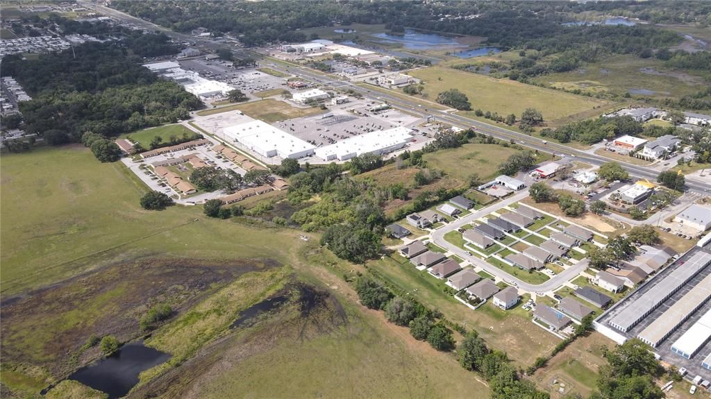 На продажу: $1,300,000 (8.24 acres)