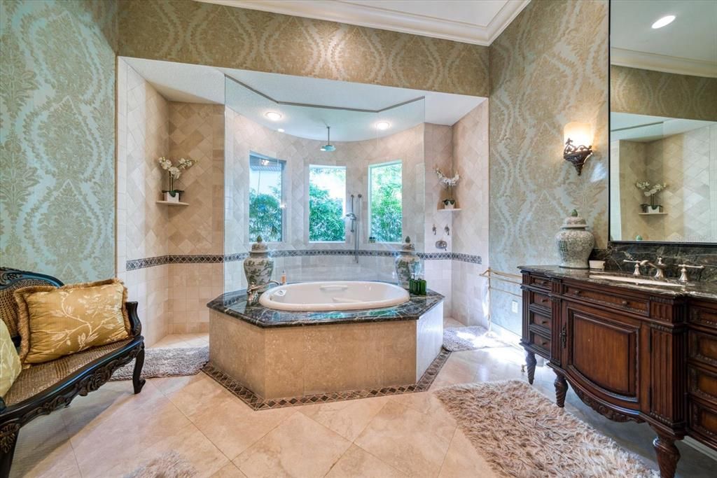 Недавно продано: $1,900,000 (6 спален, 7 ванн, 6017 Квадратных фут)