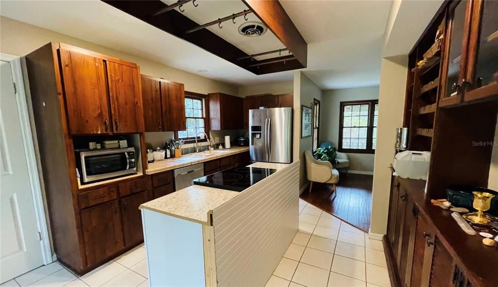 Recently Sold: $285,000 (3 beds, 2 baths, 1371 Square Feet)