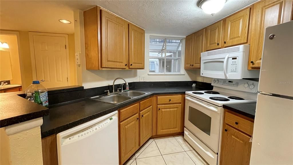 Recently Rented: $1,000 (1 beds, 1 baths, 660 Square Feet)