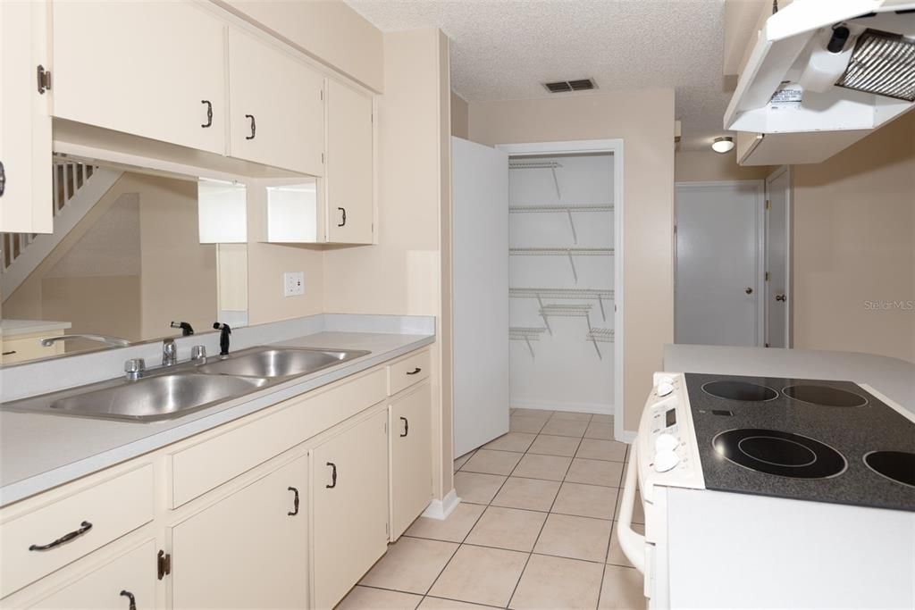 Neutral colors & kitchen pantry