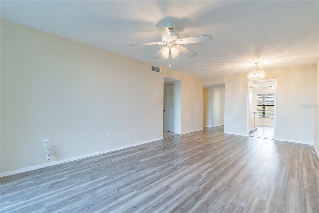 Recently Sold: $245,000 (1 beds, 1 baths, 950 Square Feet)