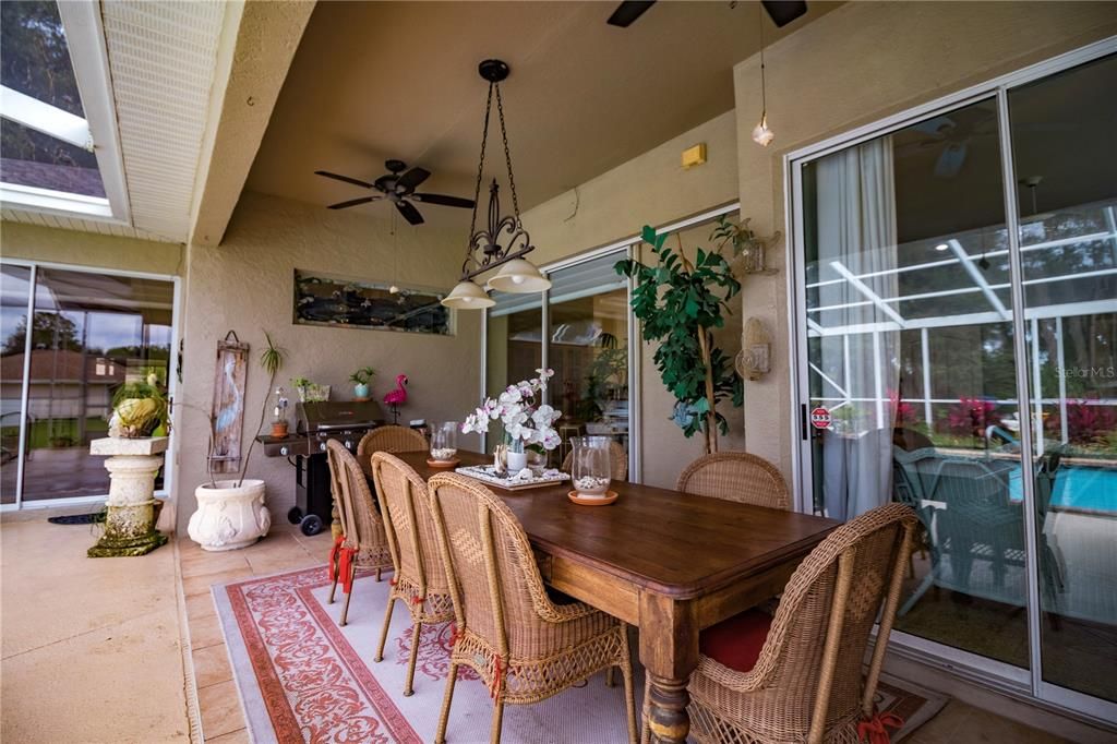 Recently Sold: $590,000 (3 beds, 3 baths, 2364 Square Feet)