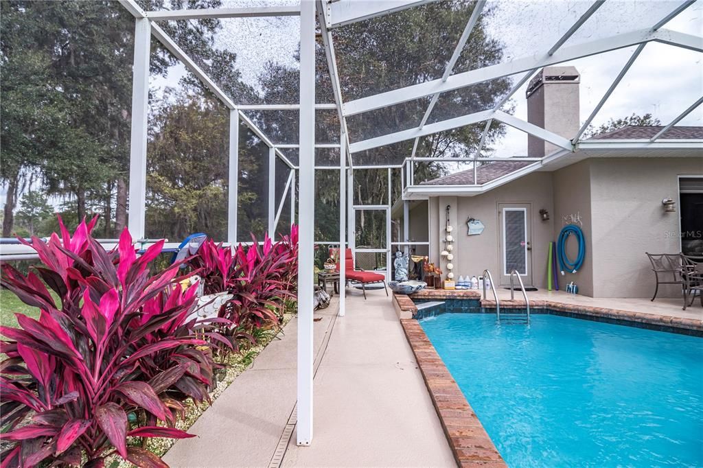 Recently Sold: $590,000 (3 beds, 3 baths, 2364 Square Feet)