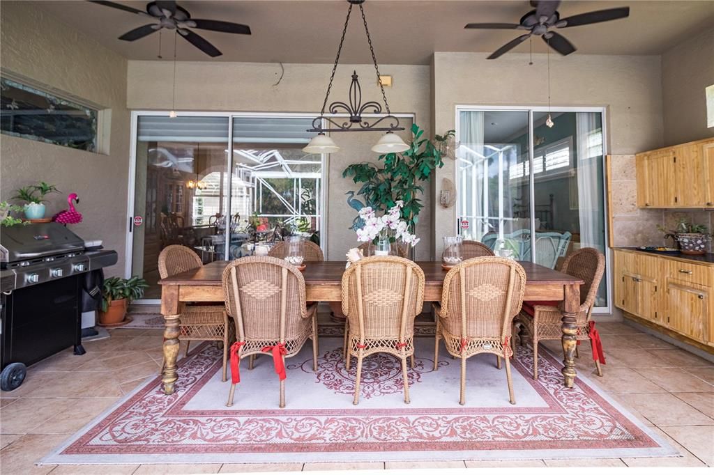 Recently Sold: $590,000 (3 beds, 3 baths, 2364 Square Feet)