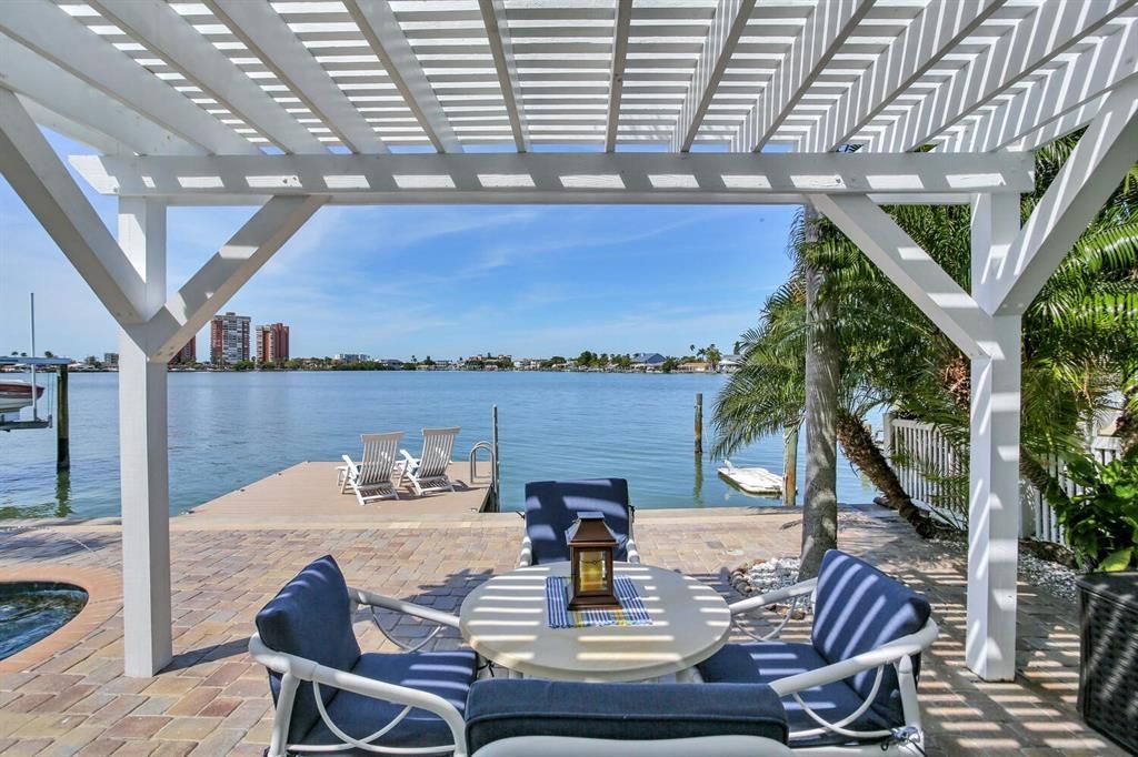 Recently Sold: $1,360,000 (3 beds, 3 baths, 2137 Square Feet)