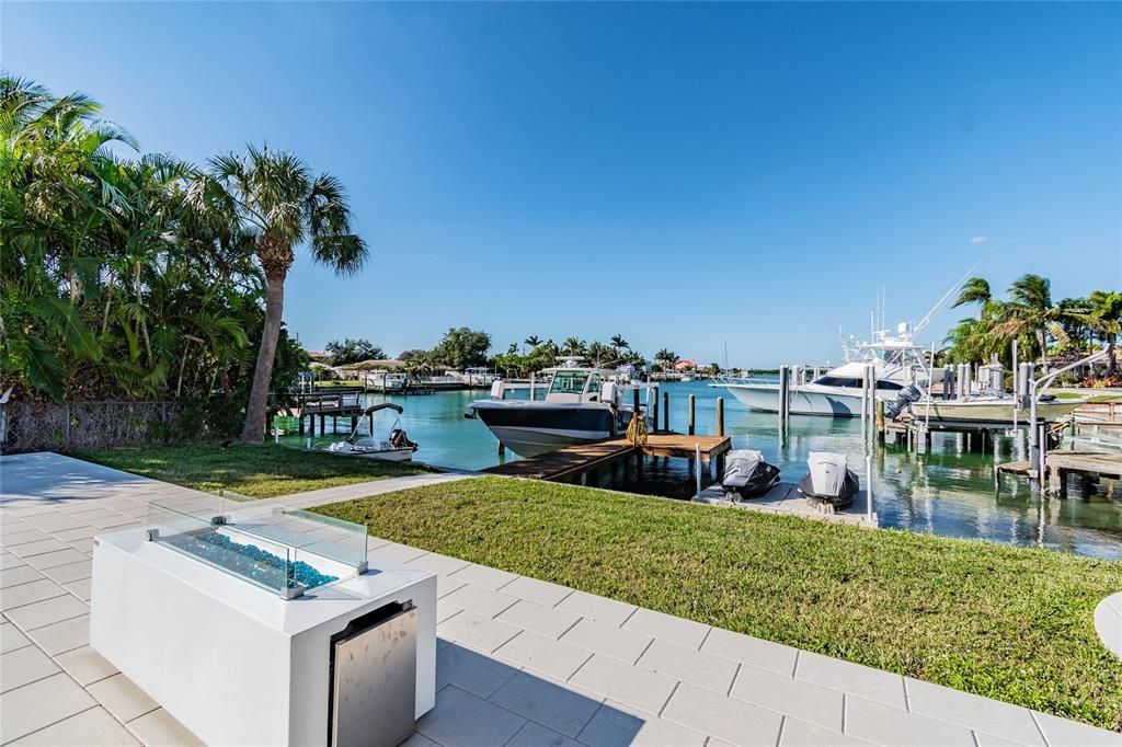 Recently Sold: $1,645,000 (4 beds, 4 baths, 2887 Square Feet)