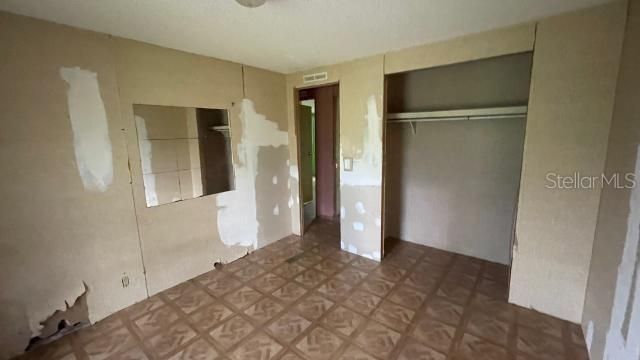 Vendido Recientemente: $59,900 (4 camas, 2 baños, 1620 Pies cuadrados)