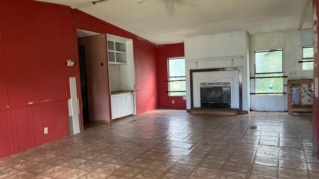 Vendido Recientemente: $59,900 (4 camas, 2 baños, 1620 Pies cuadrados)