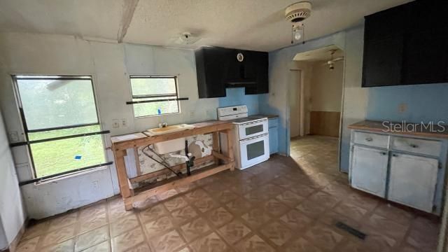 Vendido Recientemente: $59,900 (4 camas, 2 baños, 1620 Pies cuadrados)