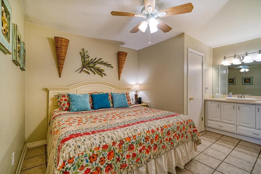 Did we mention cozy? Relaxing and attractive bedroom compliments this lovely one bedroom condo.
