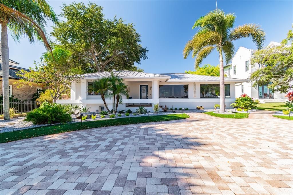Recently Sold: $3,500,000 (5 beds, 4 baths, 4262 Square Feet)