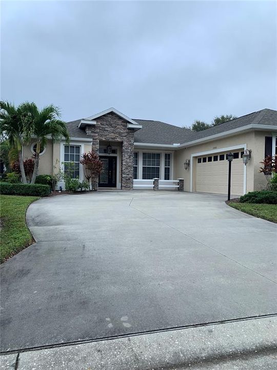 Recently Sold: $639,000 (4 beds, 3 baths, 2352 Square Feet)