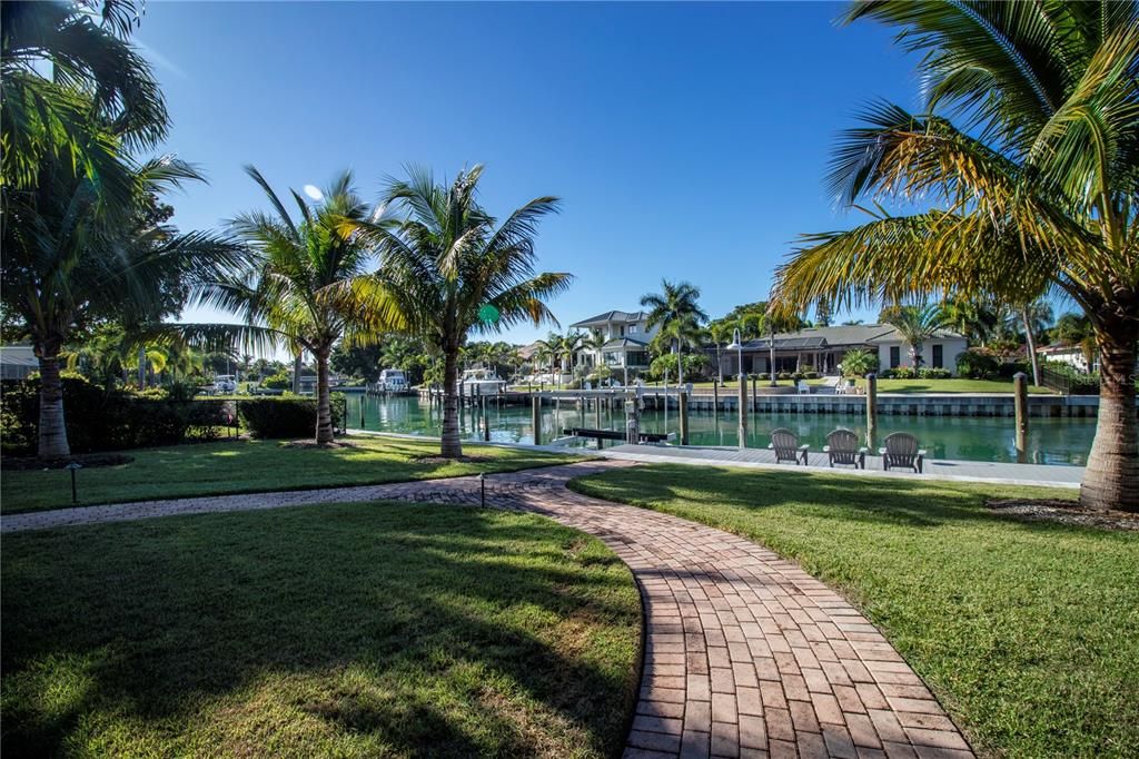 Recently Sold: $2,995,000 (3 beds, 4 baths, 2415 Square Feet)