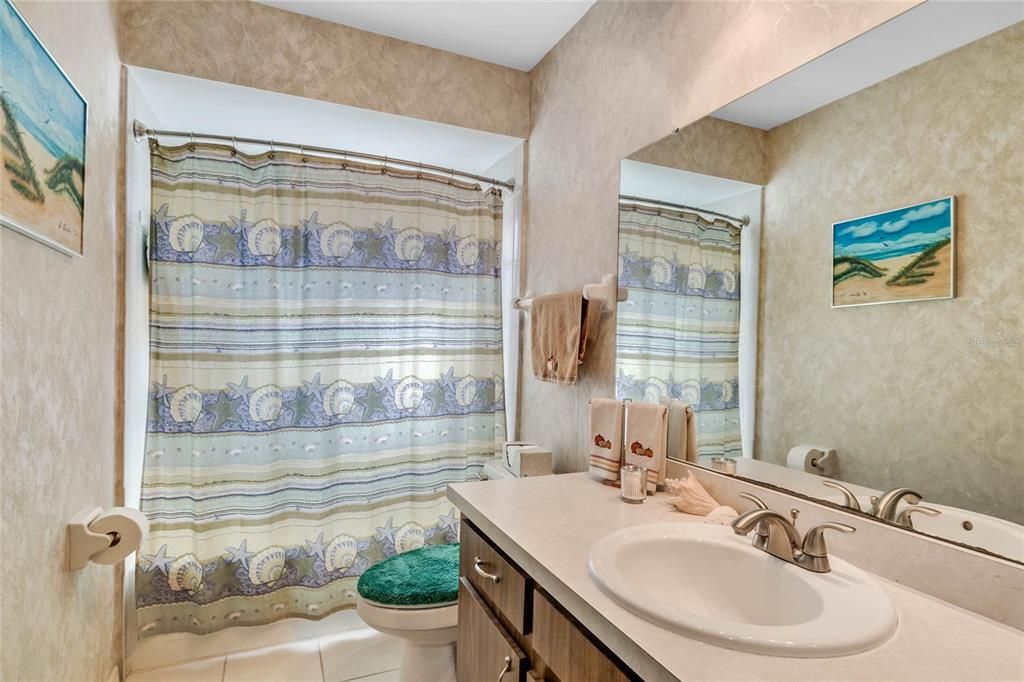 最近售出: $390,000 (3 贝兹, 2 浴室, 1638 平方英尺)