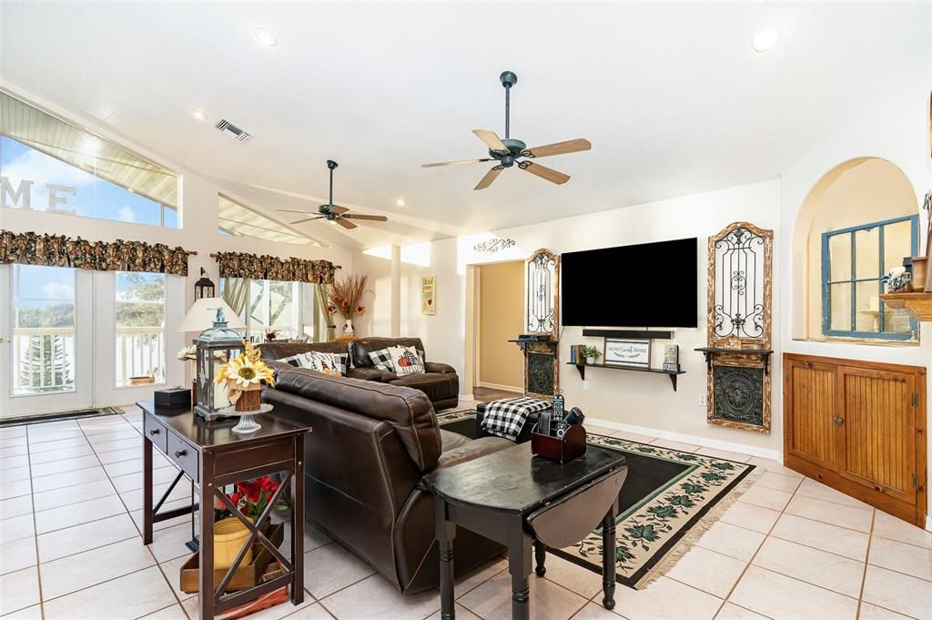 Recently Sold: $995,000 (5 beds, 3 baths, 5835 Square Feet)