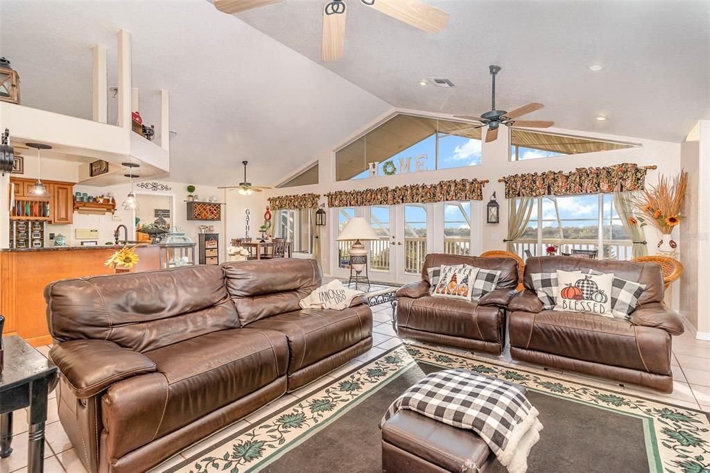 Recently Sold: $995,000 (5 beds, 3 baths, 5835 Square Feet)