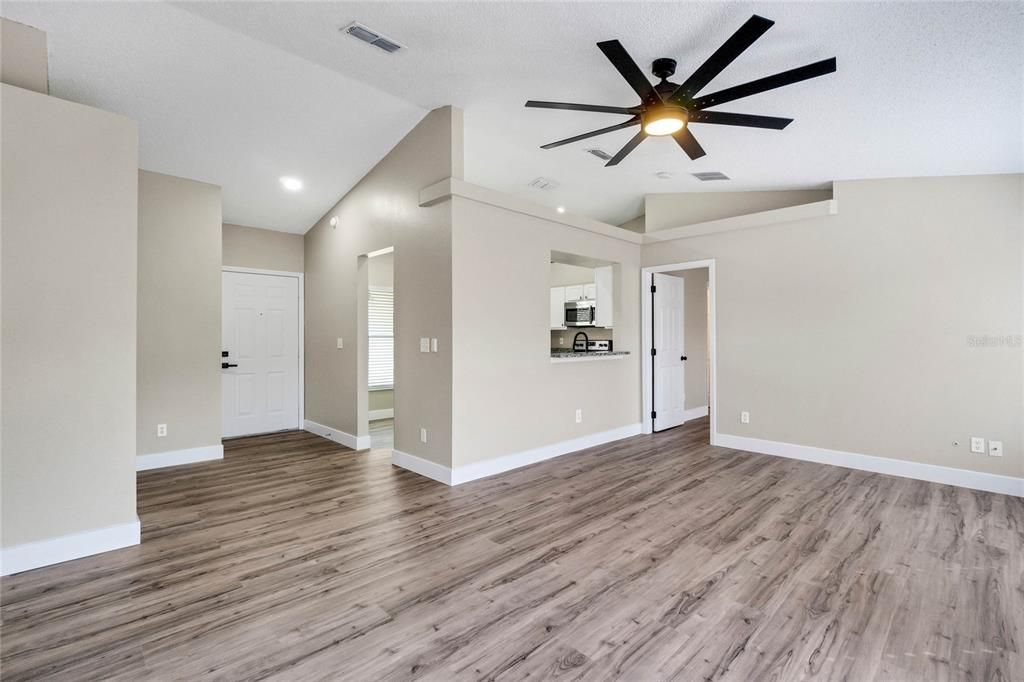 Recently Sold: $318,000 (4 beds, 2 baths, 1303 Square Feet)