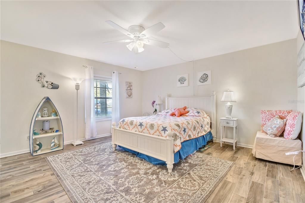 Recently Sold: $295,000 (1 beds, 1 baths, 823 Square Feet)