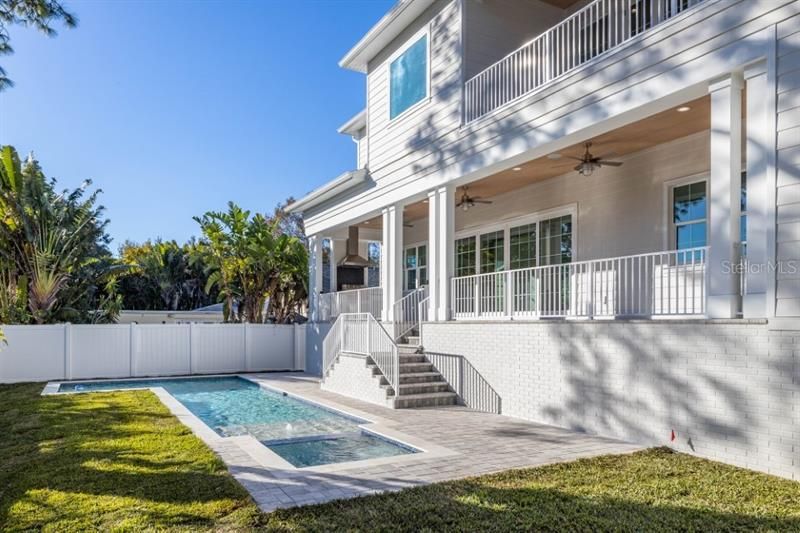 Recently Sold: $2,650,000 (5 beds, 5 baths, 4901 Square Feet)