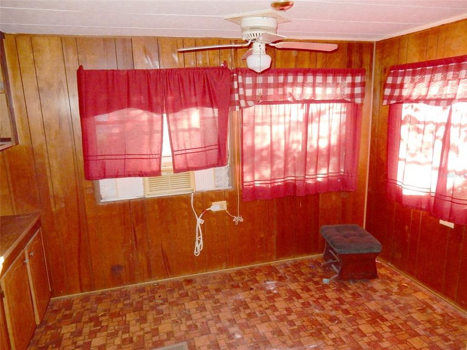 Vendido Recientemente: $59,900 (1 camas, 1 baños, 684 Pies cuadrados)