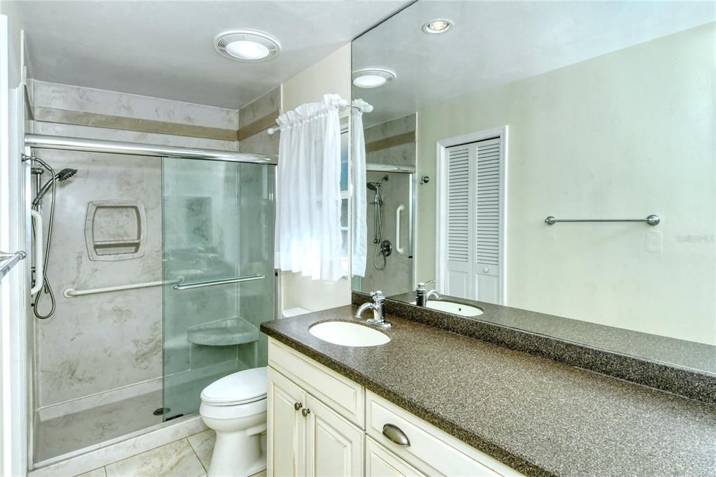最近租的: $3,300 (4 贝兹, 2 浴室, 1958 平方英尺)