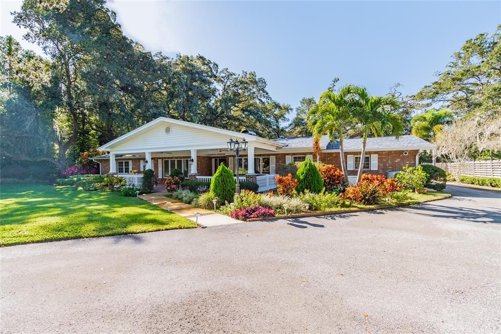 Recently Sold: $925,000 (4 beds, 3 baths, 2998 Square Feet)