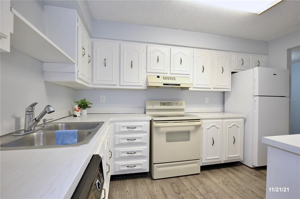 Recently Rented: $1,195 (1 beds, 1 baths, 985 Square Feet)