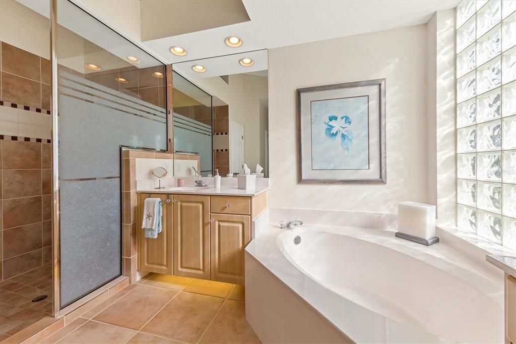 最近售出: $600,000 (2 贝兹, 2 浴室, 1801 平方英尺)
