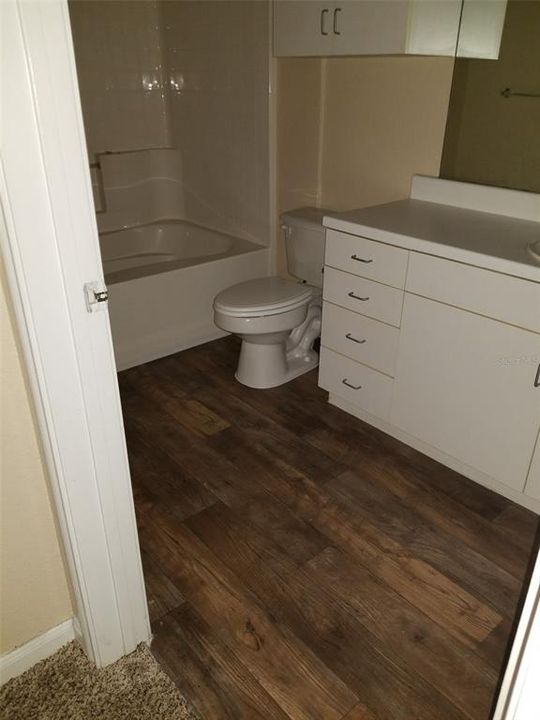 bathroom with tub/shower combo