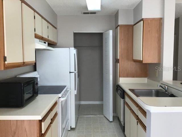 Recently Sold: $154,900 (2 beds, 2 baths, 836 Square Feet)