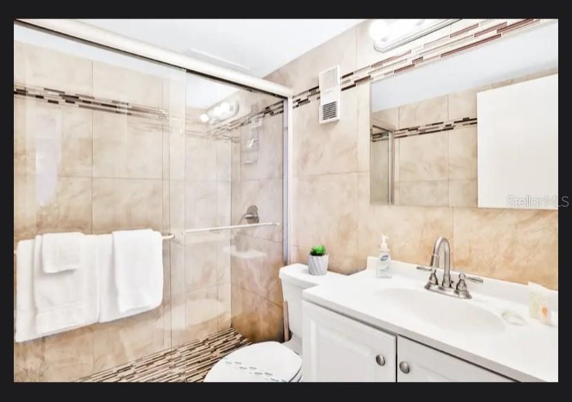 最近售出: $239,000 (2 贝兹, 2 浴室, 788 平方英尺)