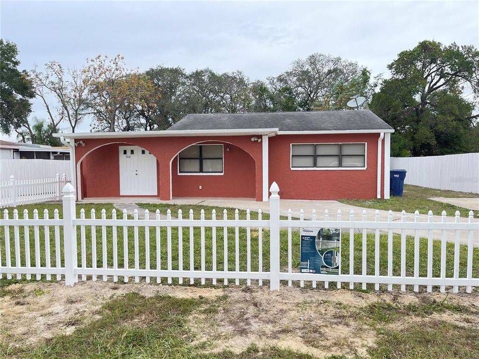 Recently Rented: $1,690 (3 beds, 1 baths, 996 Square Feet)