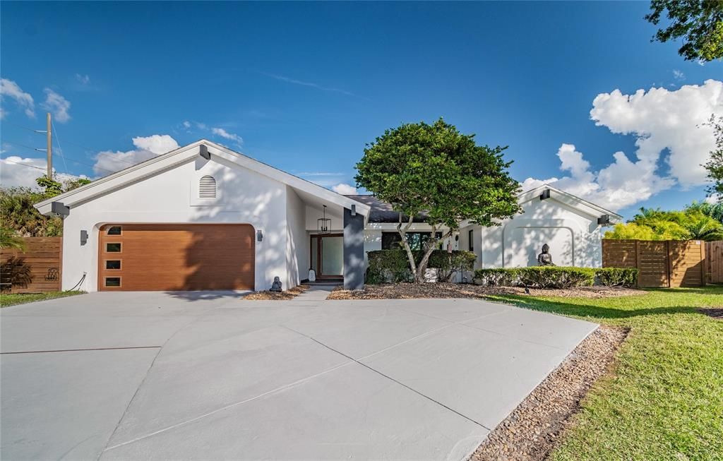 Recently Sold: $1,375,000 (4 beds, 3 baths, 2372 Square Feet)