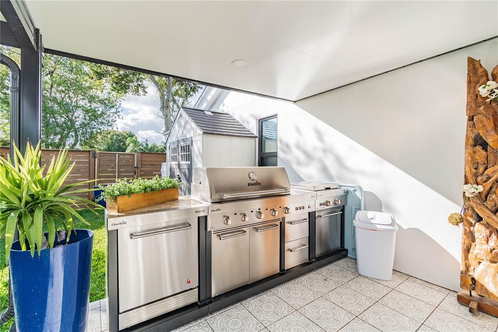 Outdoor Kitchen (included)