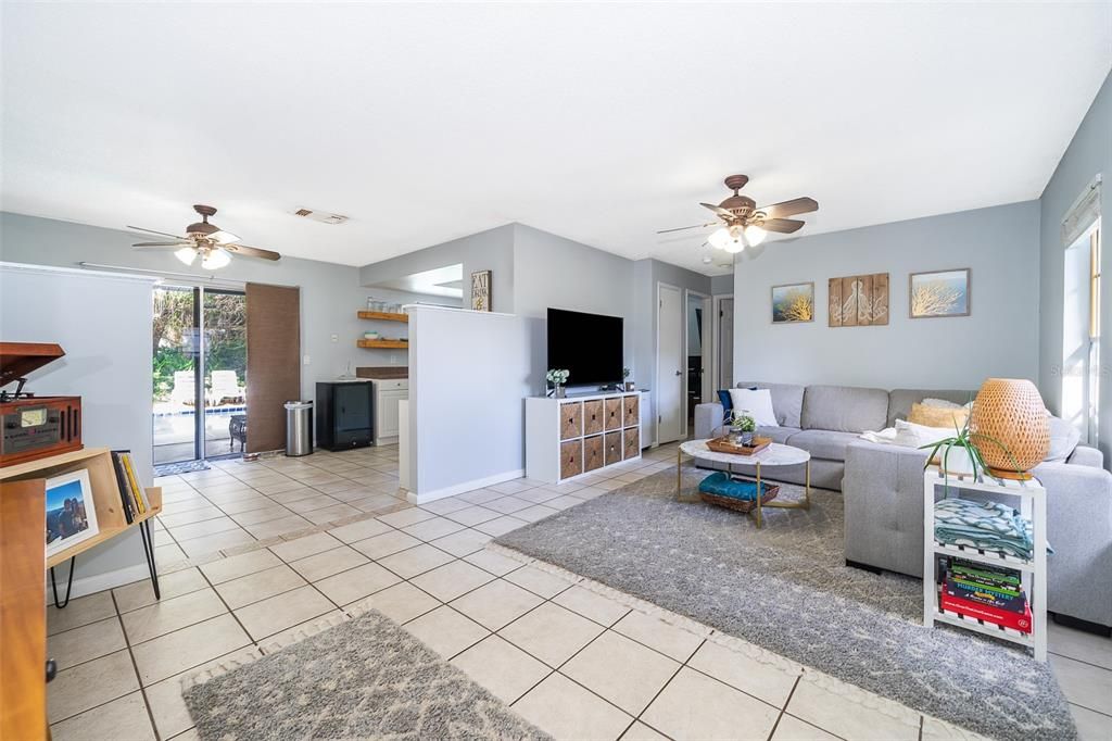 Recently Sold: $310,000 (3 beds, 2 baths, 1246 Square Feet)