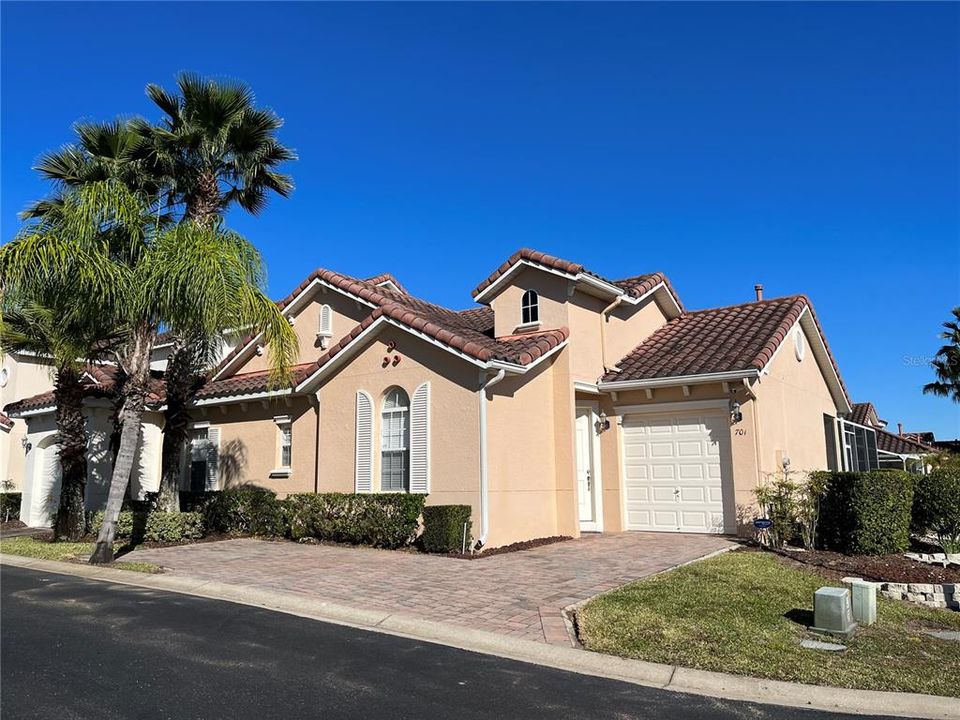 Recently Sold: $320,000 (3 beds, 2 baths, 1373 Square Feet)