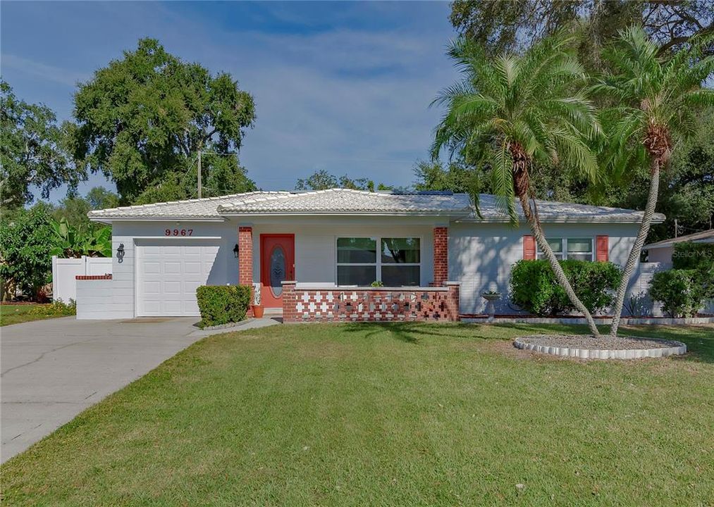 Recently Sold: $400,000 (3 beds, 2 baths, 1607 Square Feet)