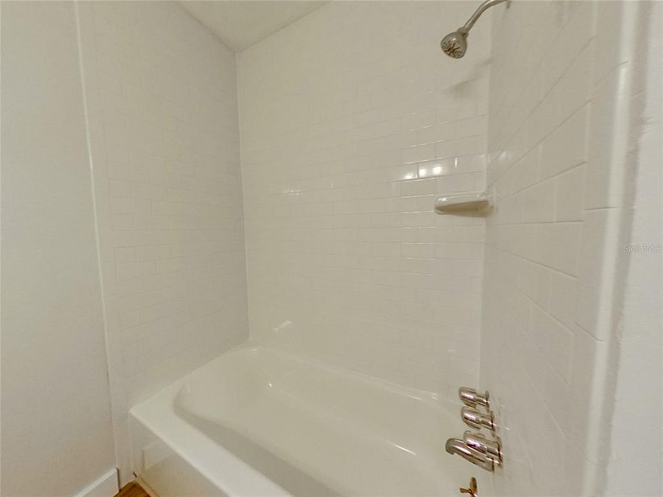 最近售出: $269,999 (4 贝兹, 2 浴室, 1324 平方英尺)