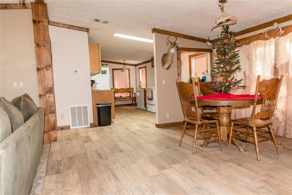 Recently Sold: $360,000 (3 beds, 2 baths, 1260 Square Feet)