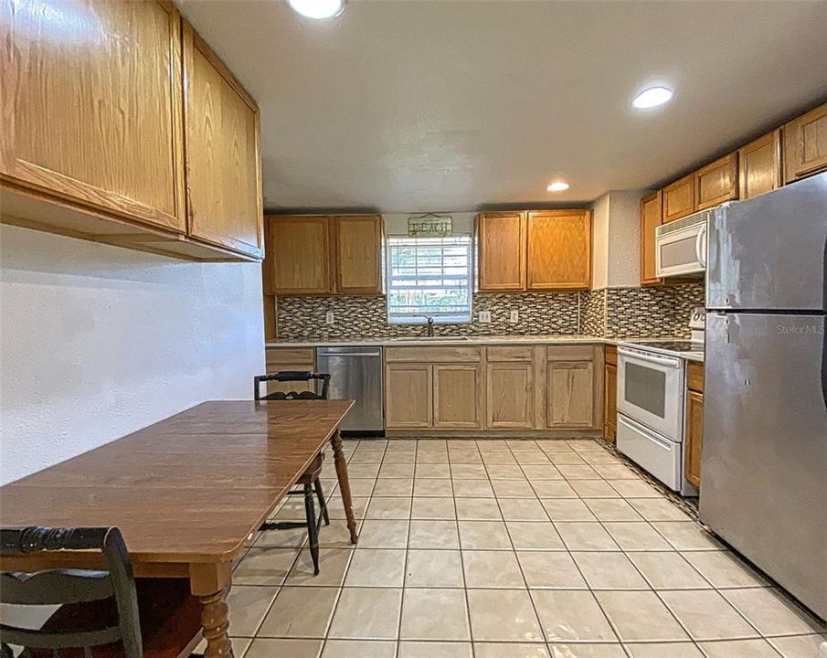 Recently Sold: $378,000 (3 beds, 2 baths, 1289 Square Feet)