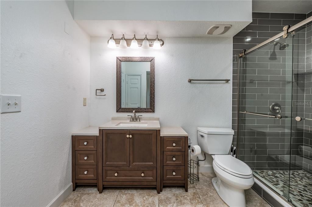 最近租的: $2,000 (2 贝兹, 2 浴室, 1215 平方英尺)