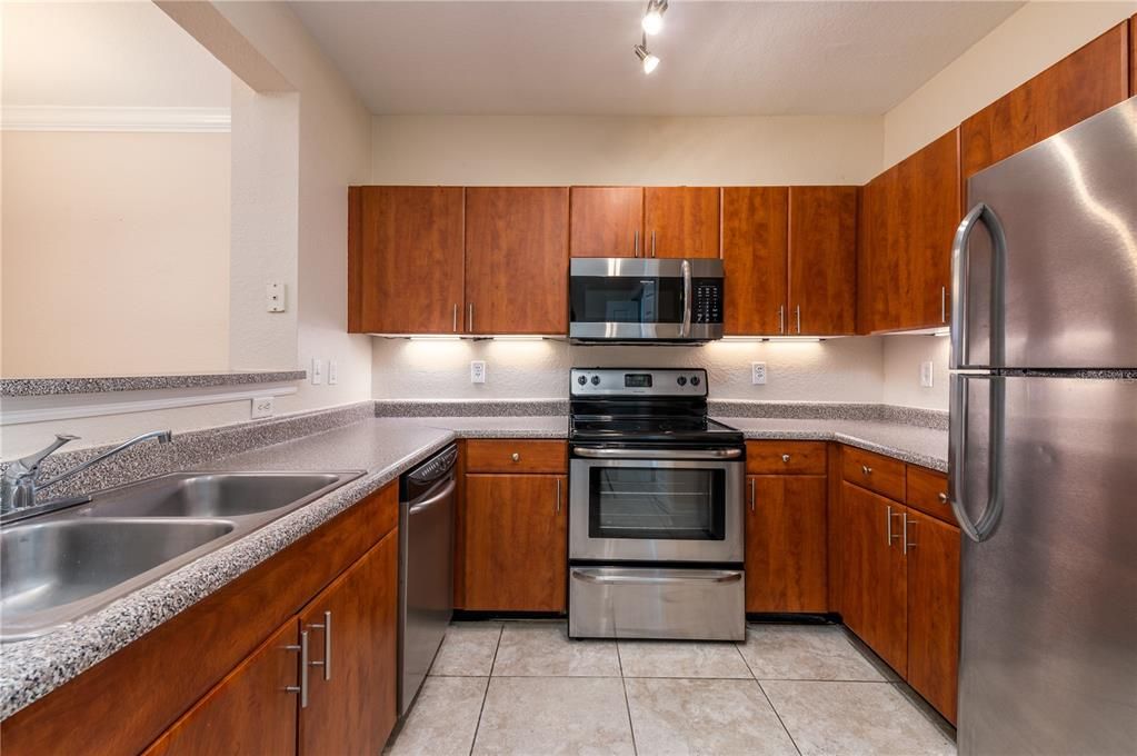 Recently Rented: $2,000 (2 beds, 2 baths, 1215 Square Feet)