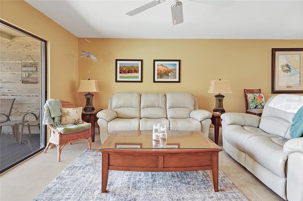 Recently Sold: $665,000 (2 beds, 2 baths, 1106 Square Feet)
