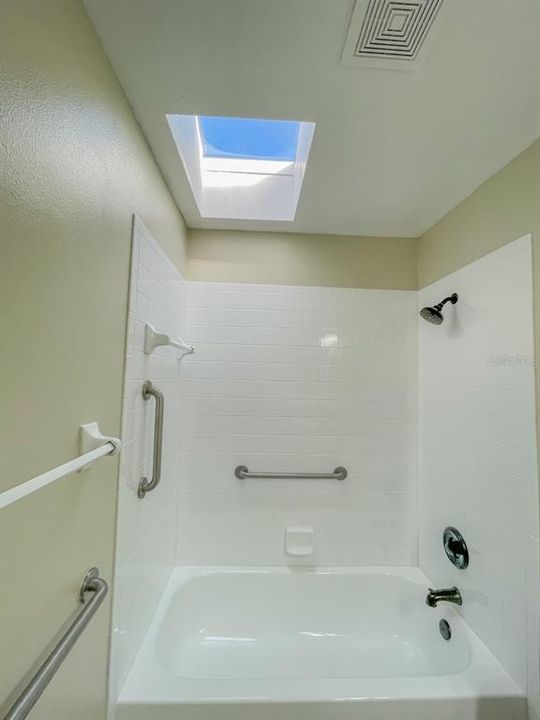 最近租的: $2,700 (2 贝兹, 2 浴室, 1244 平方英尺)
