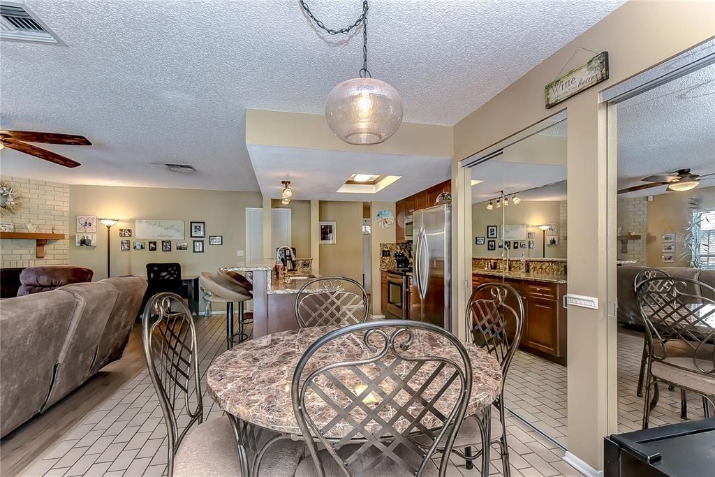 Recently Sold: $385,000 (3 beds, 2 baths, 1384 Square Feet)