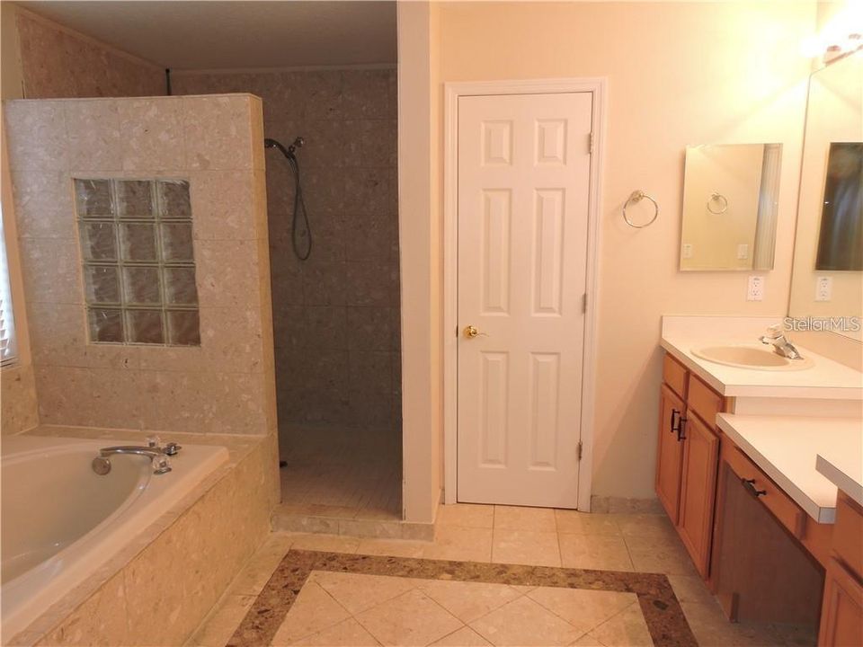 最近租的: $2,800 (4 贝兹, 2 浴室, 3390 平方英尺)