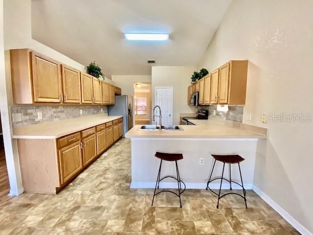 Recently Rented: $2,080 (4 beds, 2 baths, 2534 Square Feet)