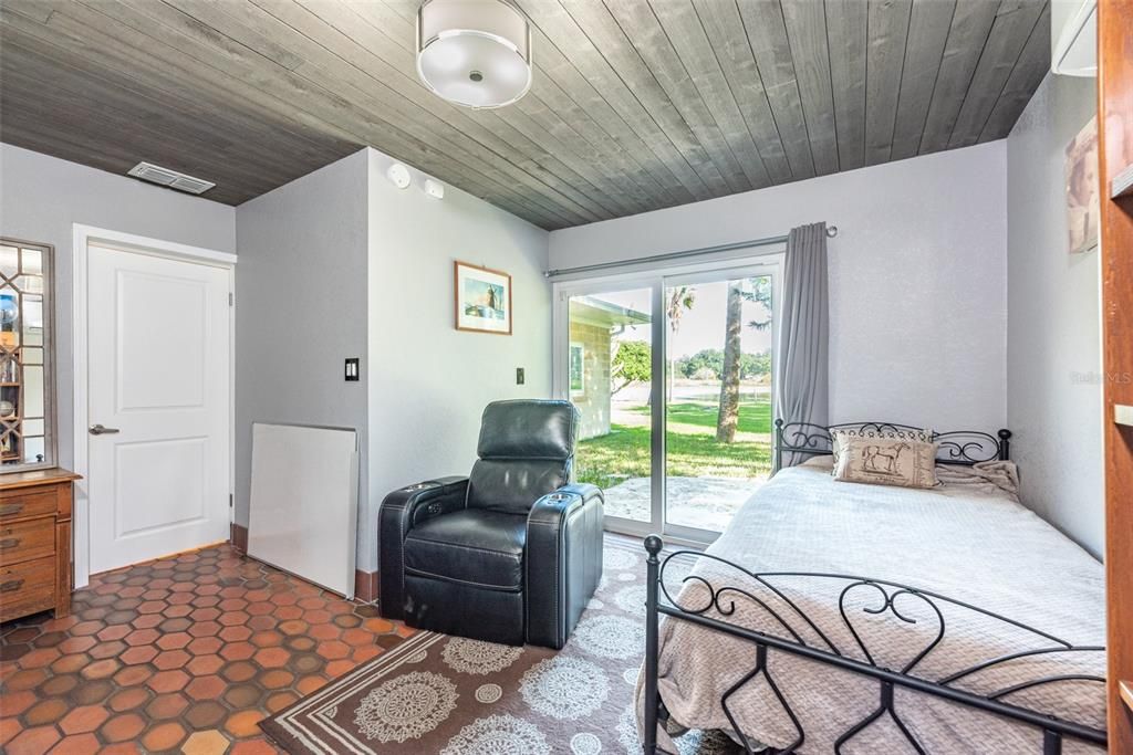 Recently Sold: $950,000 (3 beds, 2 baths, 2405 Square Feet)