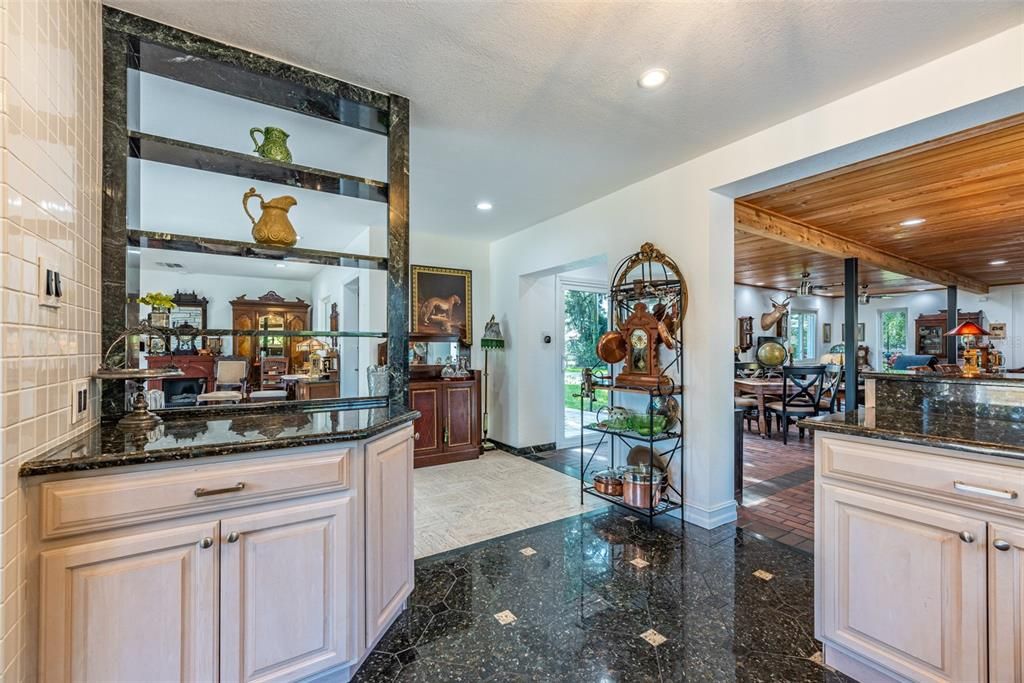 Recently Sold: $950,000 (3 beds, 2 baths, 2405 Square Feet)
